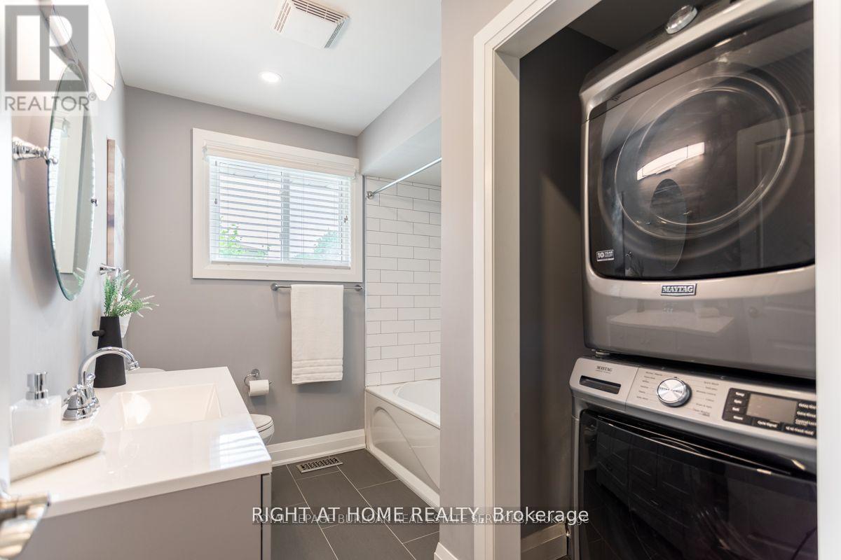 Main - 576 Turner Drive, Burlington, Ontario  L7L 2W7 - Photo 3 - W13676864