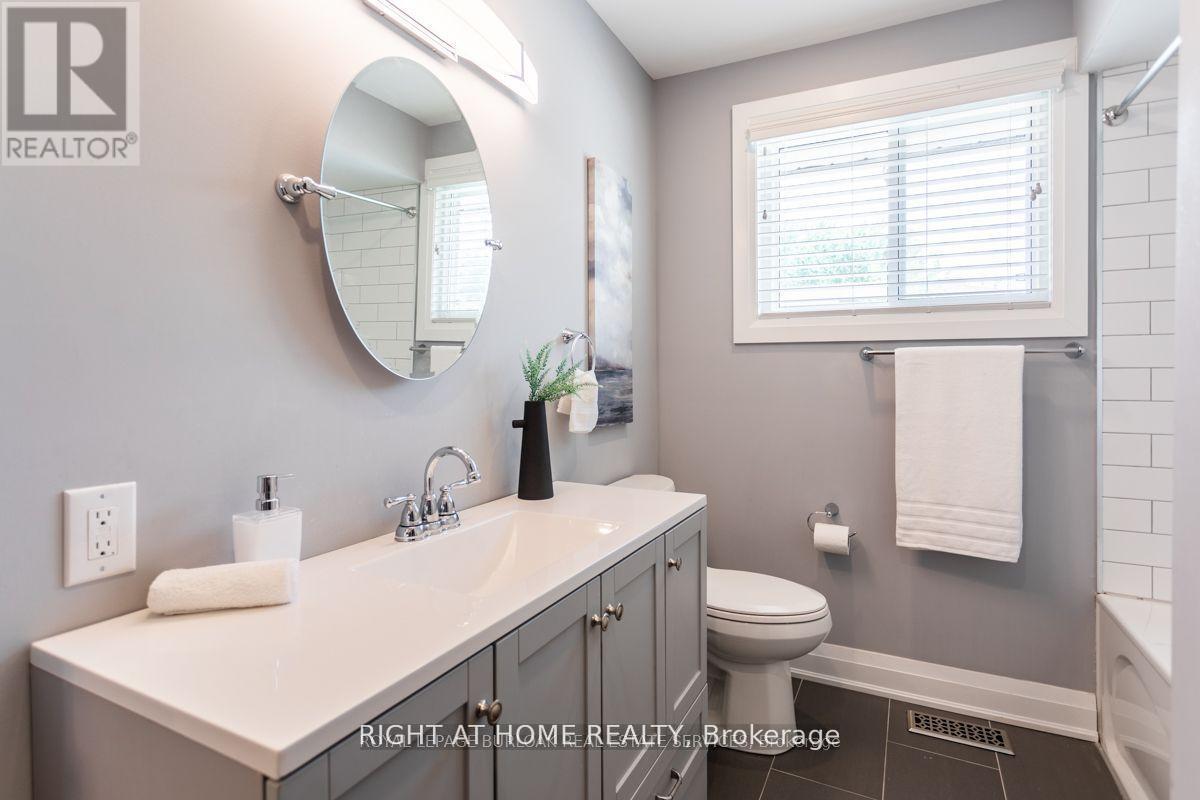 Main - 576 Turner Drive, Burlington, Ontario  L7L 2W7 - Photo 5 - W13676864