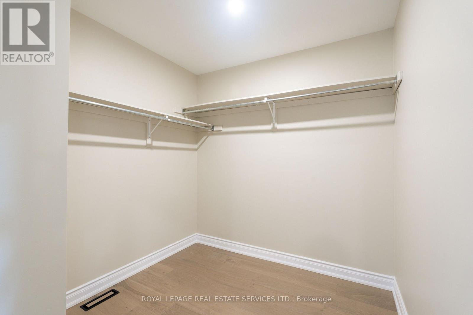 3955 Foxwood Avenue, Mississauga, Ontario  L5N 7V4 - Photo 17 - W13676866