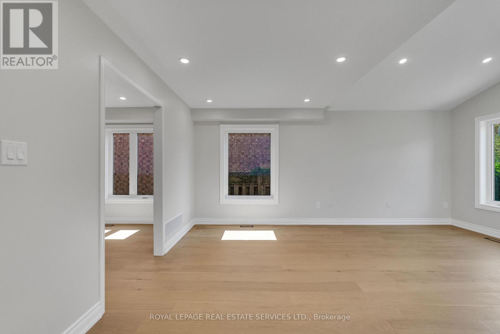 3955 Foxwood Avenue, Mississauga, Ontario  L5N 7V4 - Photo 8 - W13676866