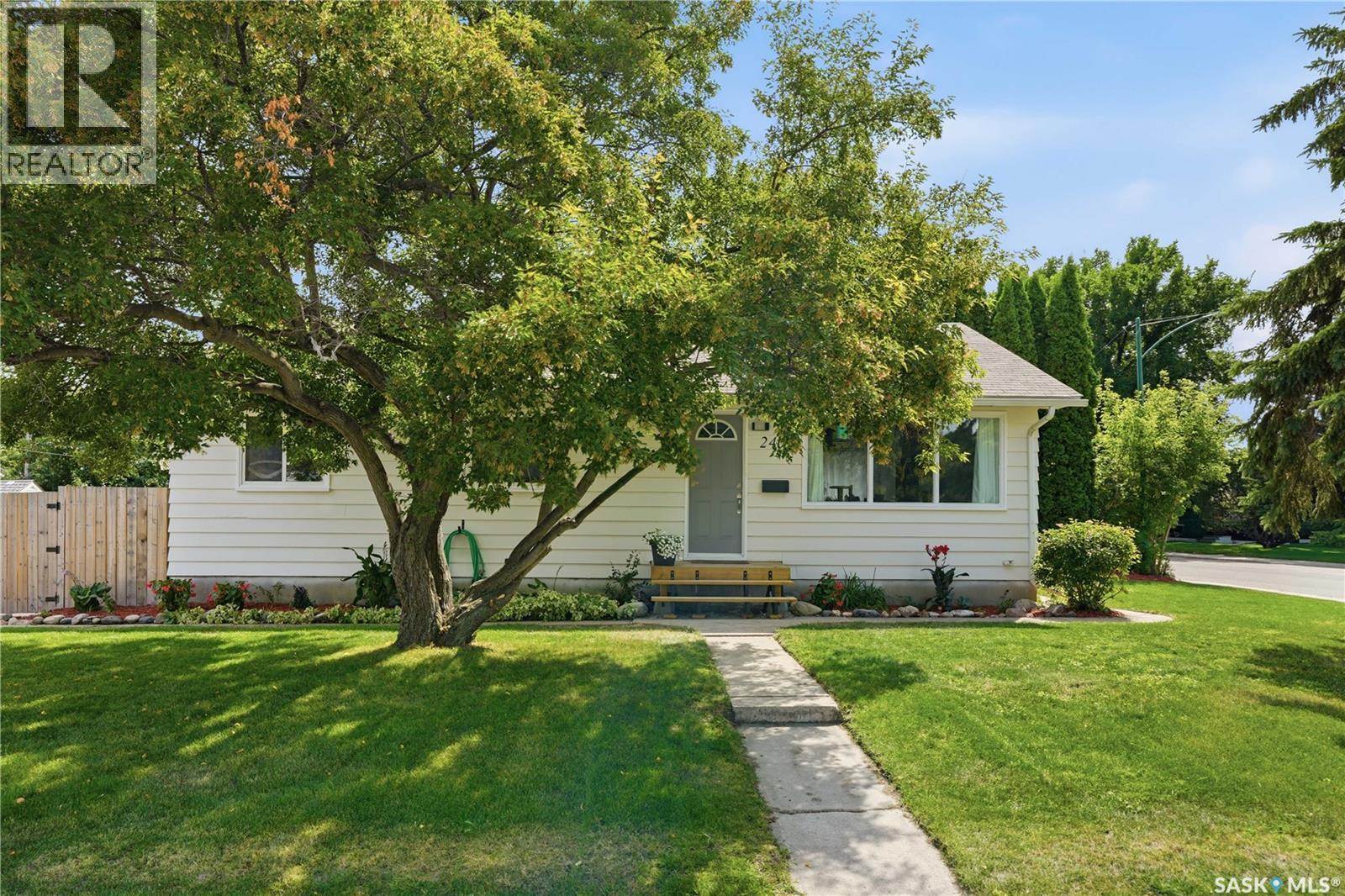 2401 Dufferin Avenue, Saskatoon, Saskatchewan  S7J 1C3 - Photo 1 - SK045627