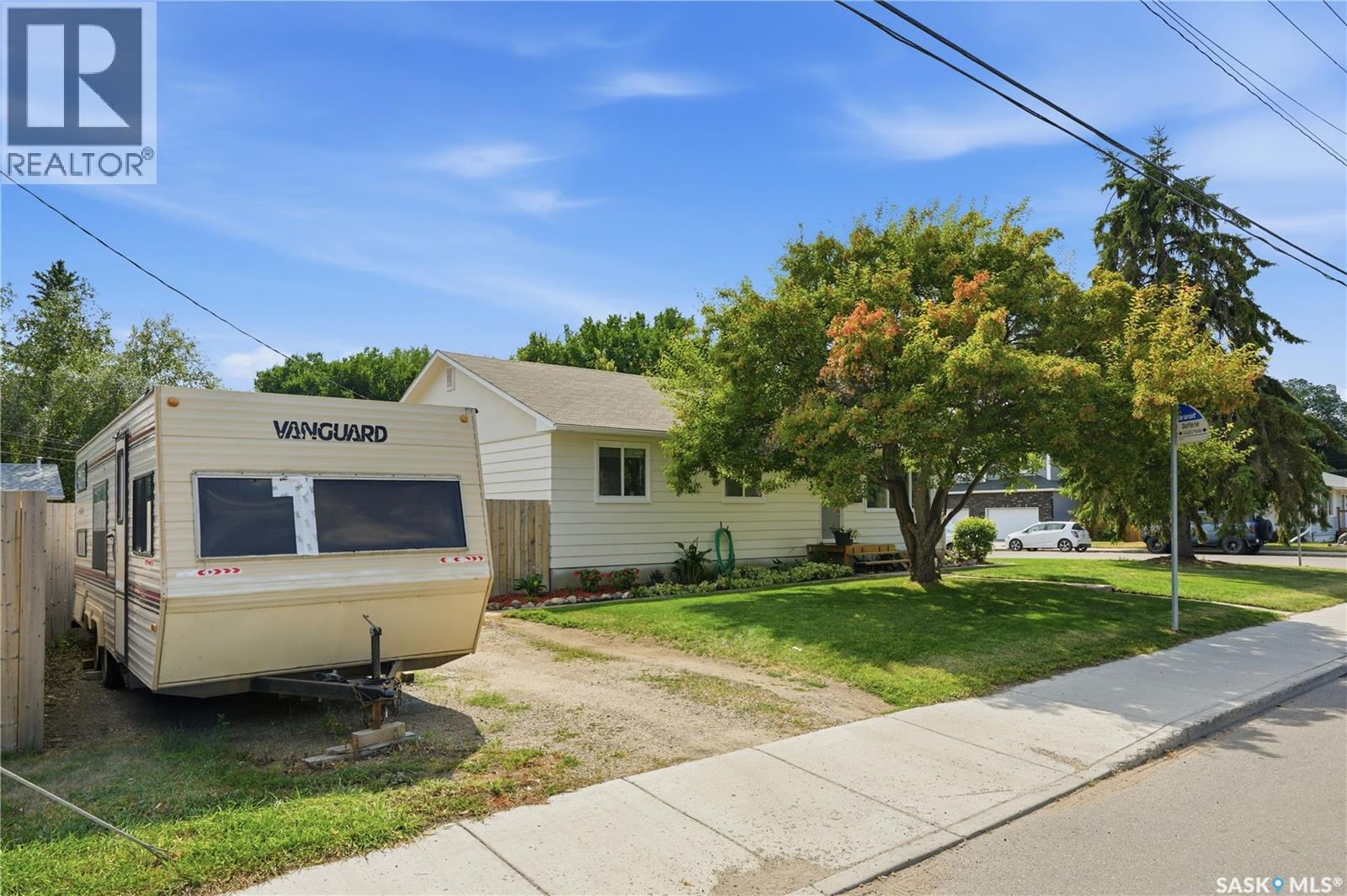 2401 Dufferin Avenue, Saskatoon, Saskatchewan  S7J 1C3 - Photo 3 - SK045627