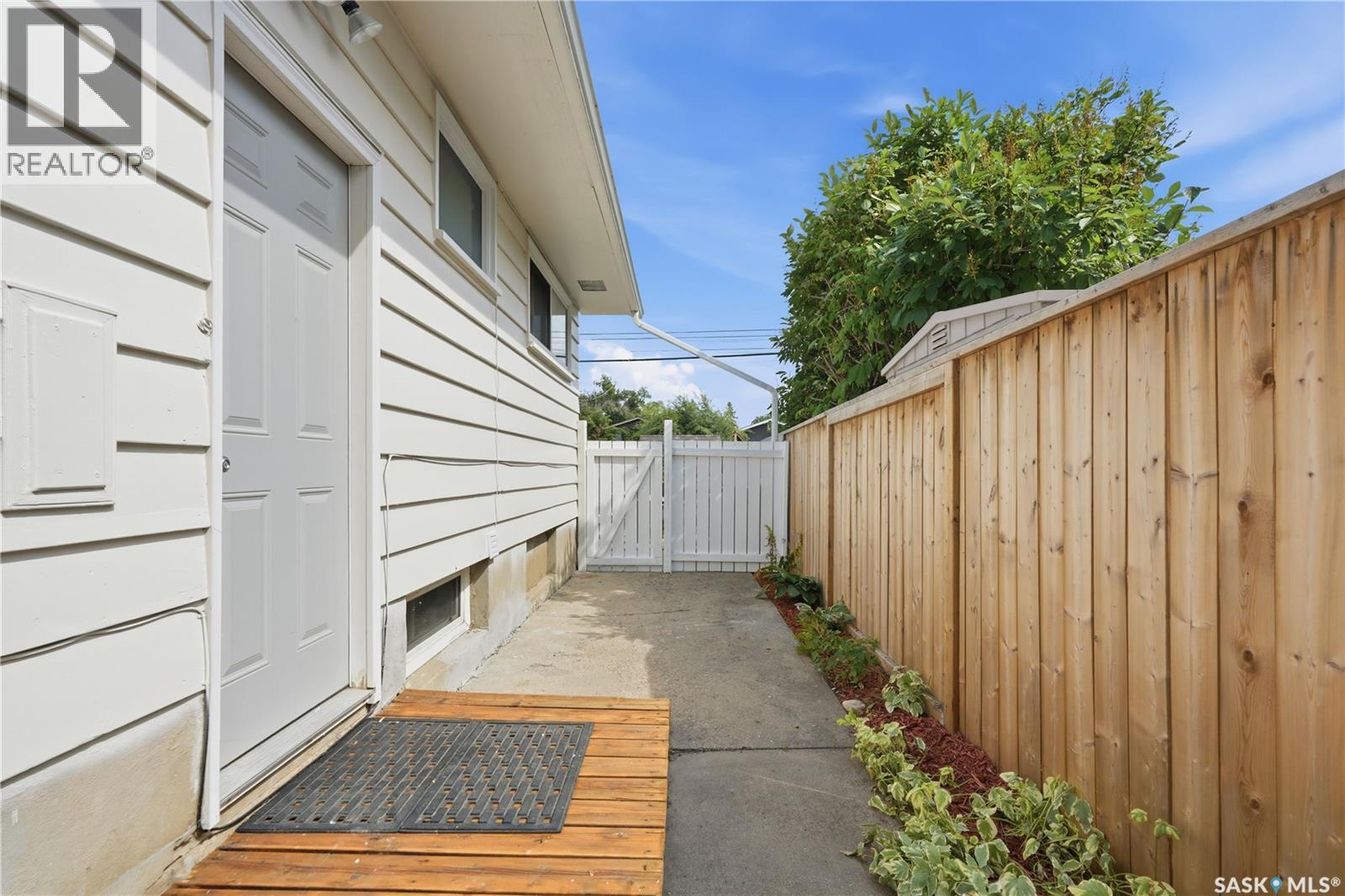 2401 Dufferin Avenue, Saskatoon, Saskatchewan  S7J 1C3 - Photo 42 - SK045627