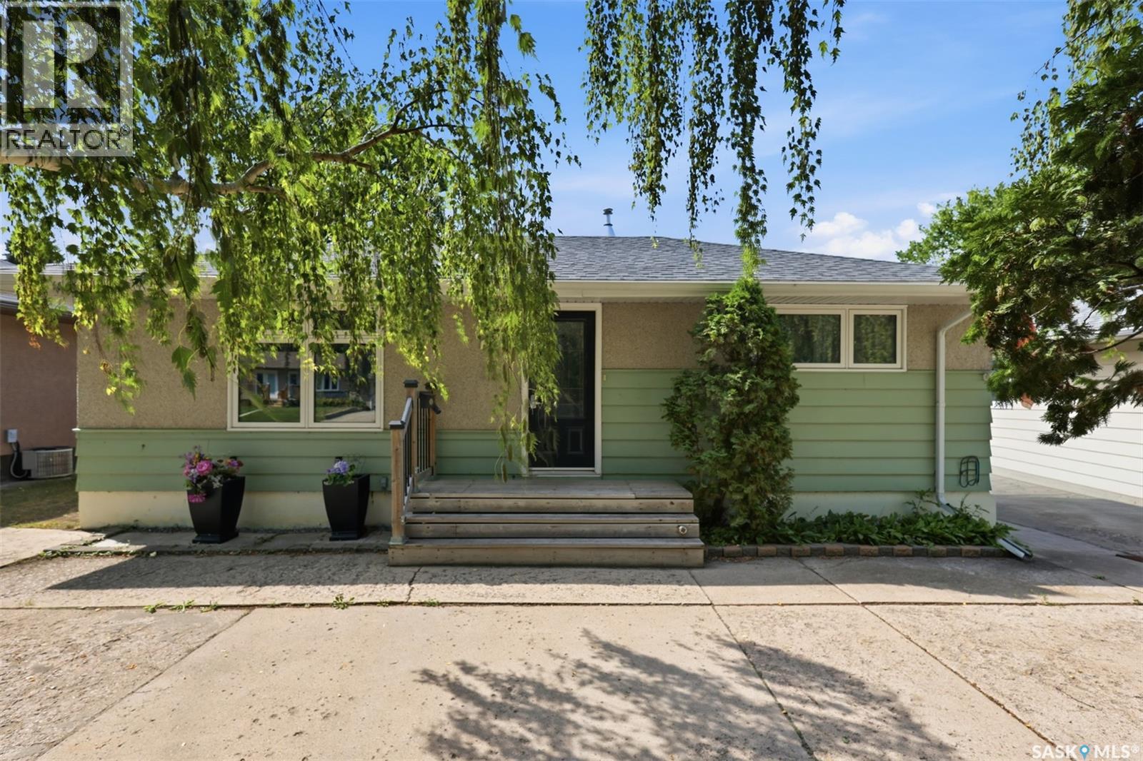 131 Ottawa Avenue S, Saskatoon, Saskatchewan  S7M 3L4 - Photo 1 - SK045413