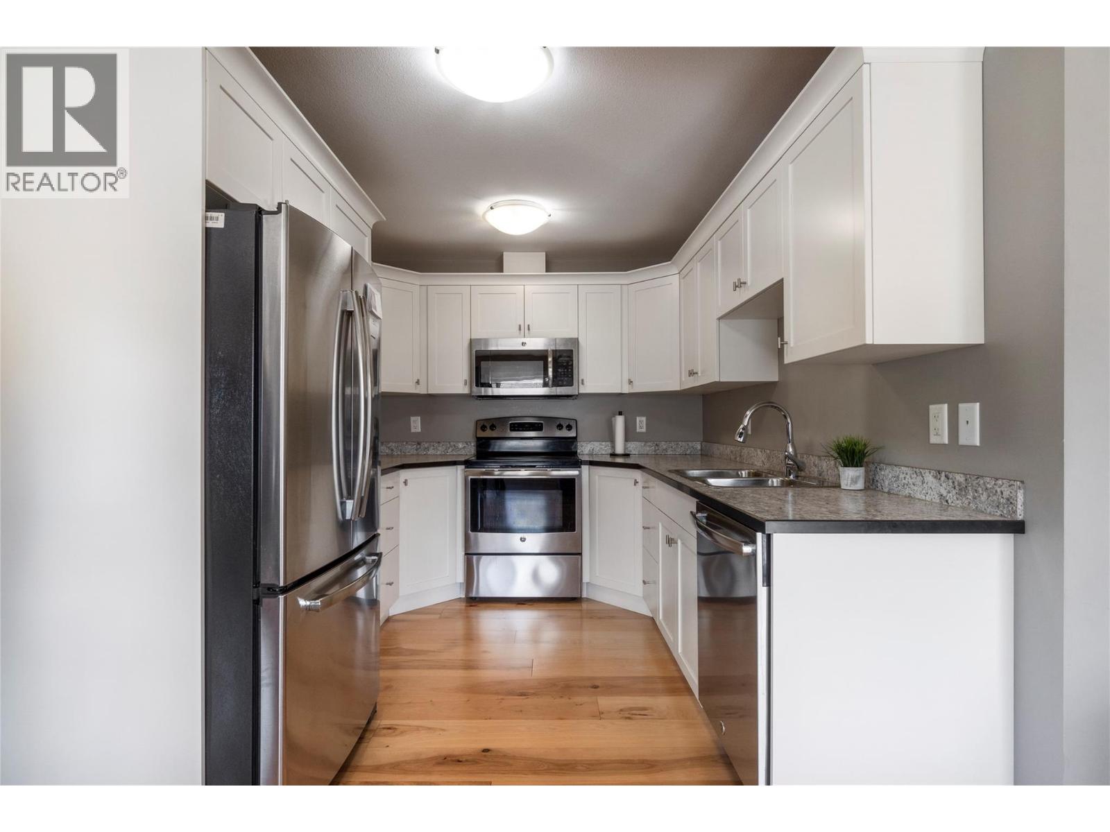1449 1 Avenue NE Unit# 404, Salmon Arm, British Columbia  V1E 0C4 - Photo 2 - 10397479