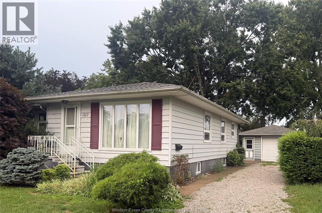 MLS# 26019870: 1317 CLOVELLY DRIVE Unit# 2, Kingsville, Canada