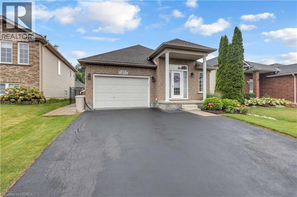 25 SUDDS Lane, Brantford, Ontario