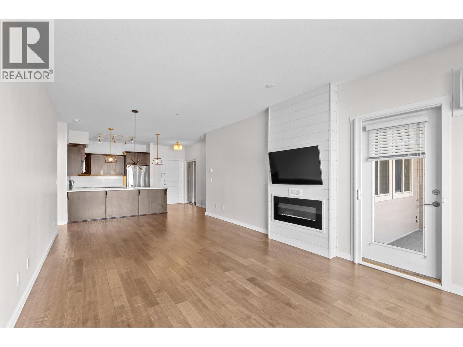 3735 Casorso Road Unit# 302, Kelowna, British Columbia  V1W 5G1 - Photo 3 - 10397560