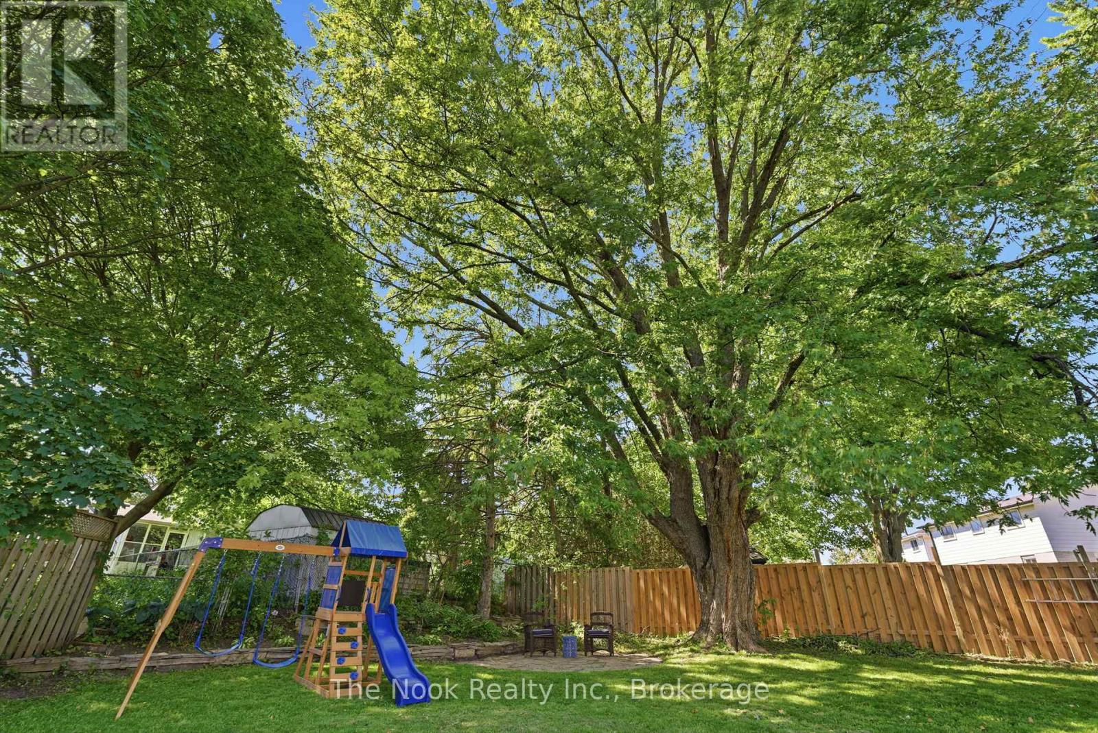 30 Deerpark Crescent, Clarington, Ontario  L1C 3M3 - Photo 4 - E13676982