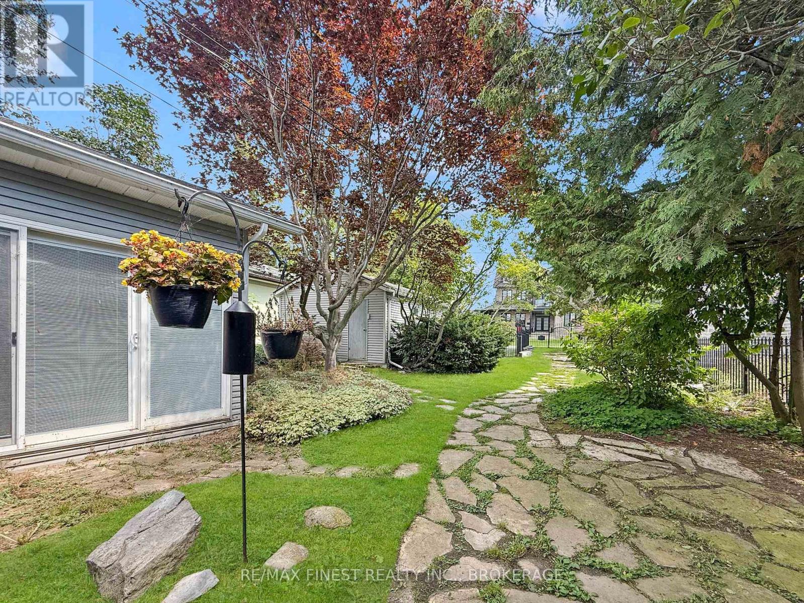 9 Point Crescent, Kingston, Ontario  K7M 3P2 - Photo 4 - X13677136