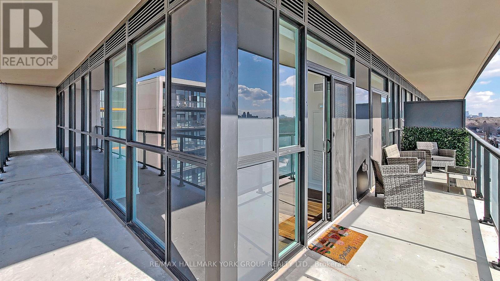 705 - 1603 Eglinton Avenue W, Toronto, Ontario  M6E 0A1 - Photo 2 - C13677010