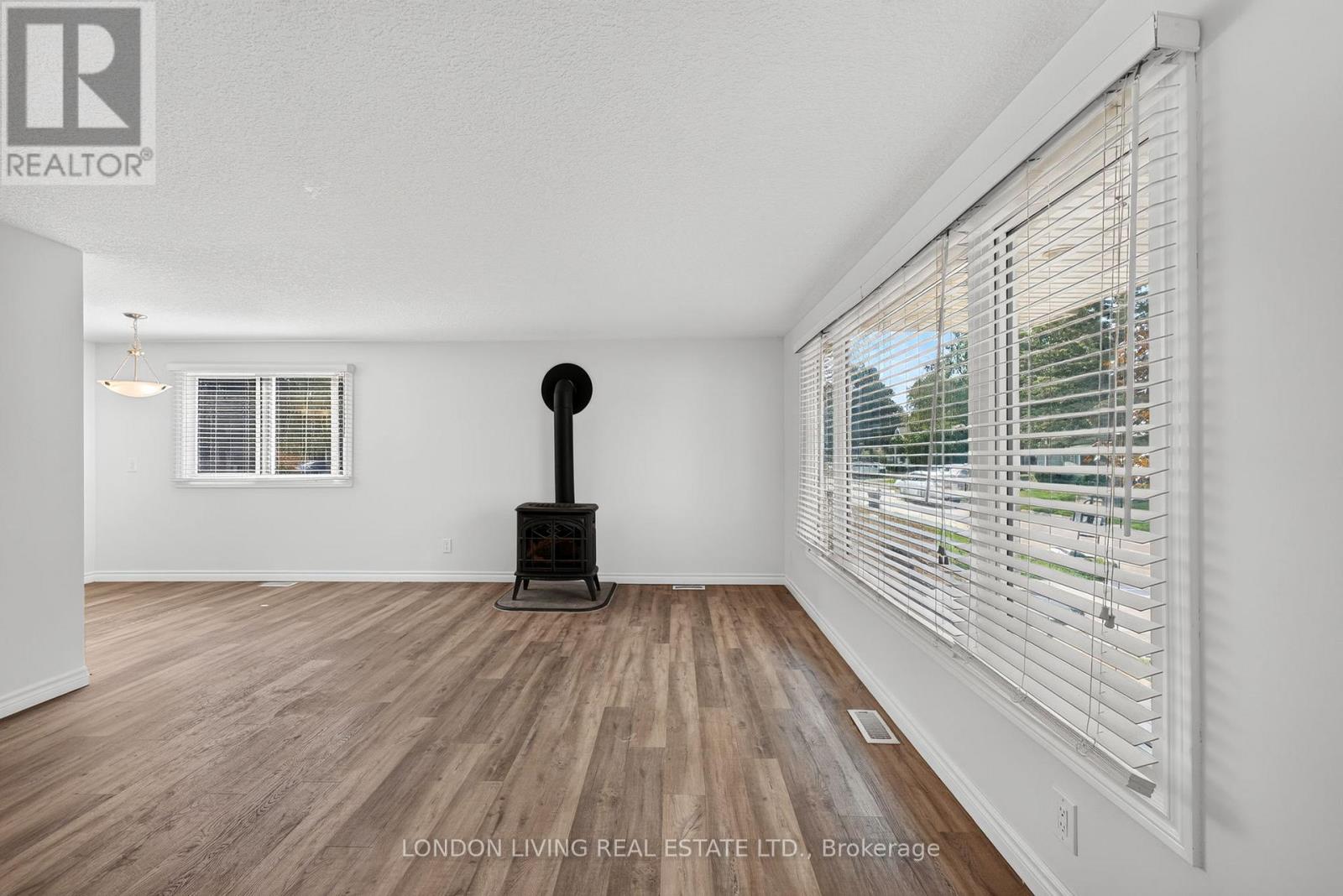 23 Pebble Beach Parkway, South Huron, Ontario N0M 1T0 - Photo 5 - X13677022