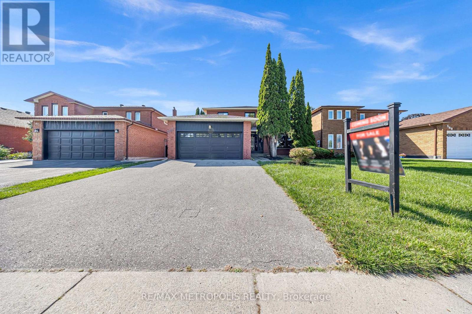 296 THORNTON ROAD N, Oshawa, Ontario