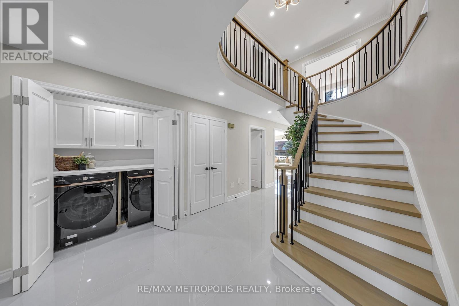 296 Thornton Road N, Oshawa, Ontario  L1J 6T7 - Photo 7 - E13677078