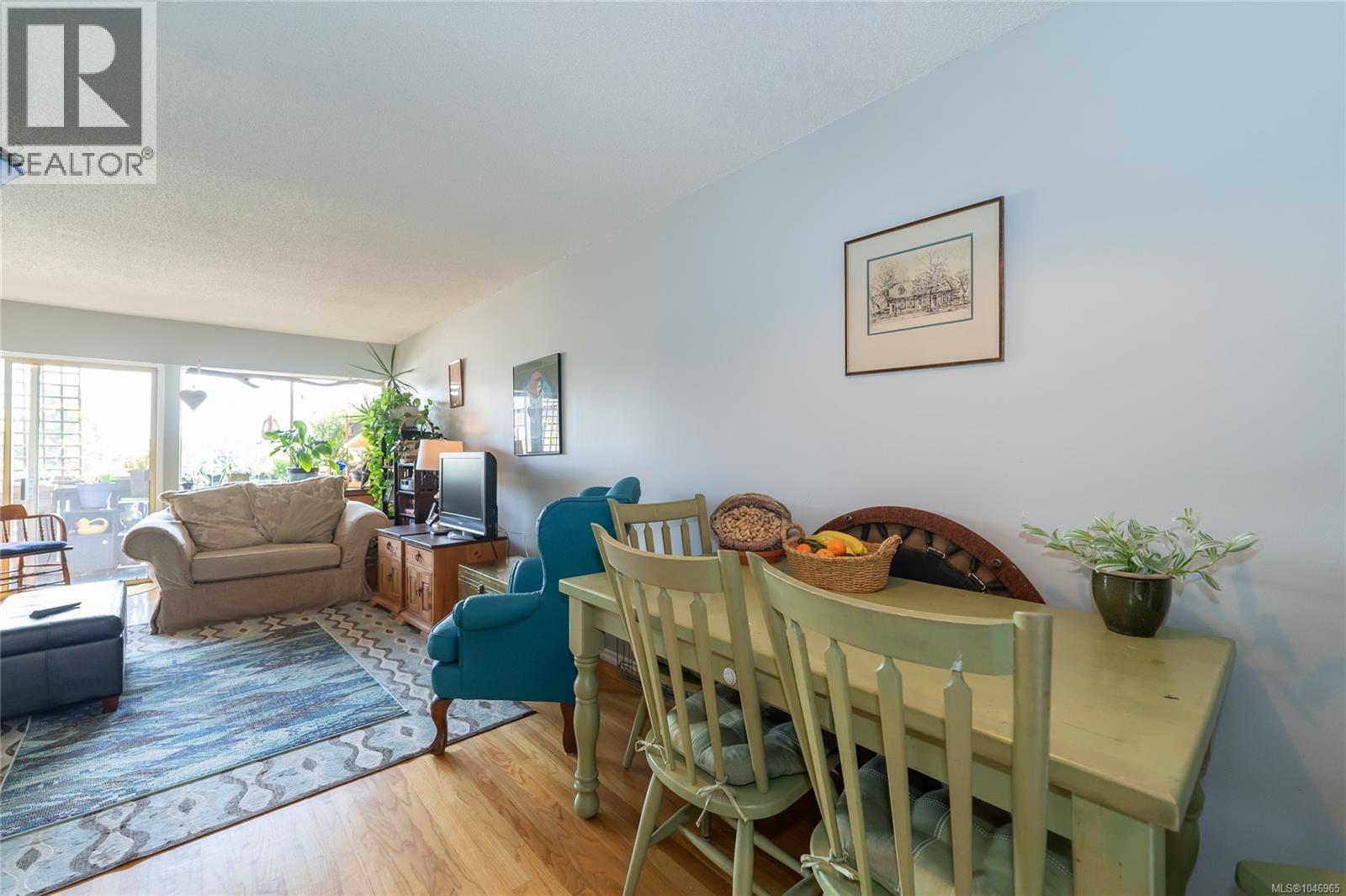 414 964 Heywood Ave, Victoria, British Columbia  V8V 2Y5 - Photo 3 - 1046965