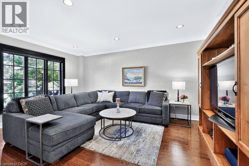 324 Oakridge Court, Oakville, Ontario  L6H 5T9 - Photo 16 - 40855885