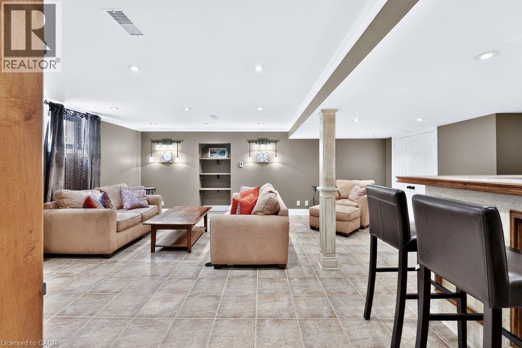 324 Oakridge Court, Oakville, Ontario  L6H 5T9 - Photo 33 - 40855885