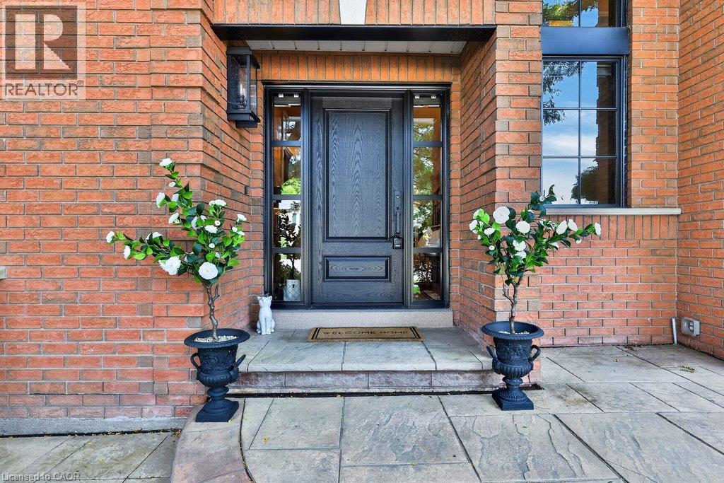 324 Oakridge Court, Oakville, Ontario  L6H 5T9 - Photo 4 - 40855885