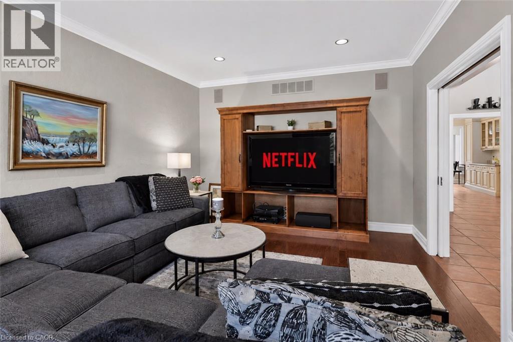 324 Oakridge Court, Oakville, Ontario  L6H 5T9 - Photo 17 - 40855885