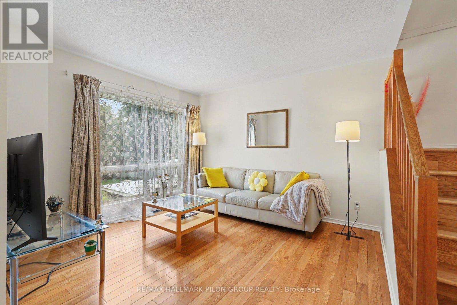 48 Jackman Terrace, Ottawa, Ontario  K2L 4E1 - Photo 2 - X13677048