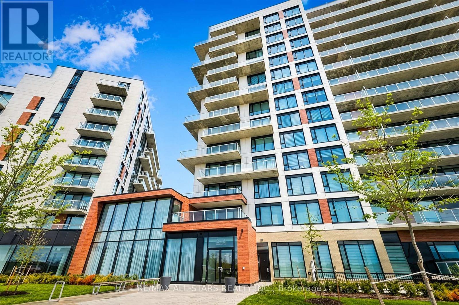 124 - 2 DAVID EYER ROAD, Richmond Hill, Ontario