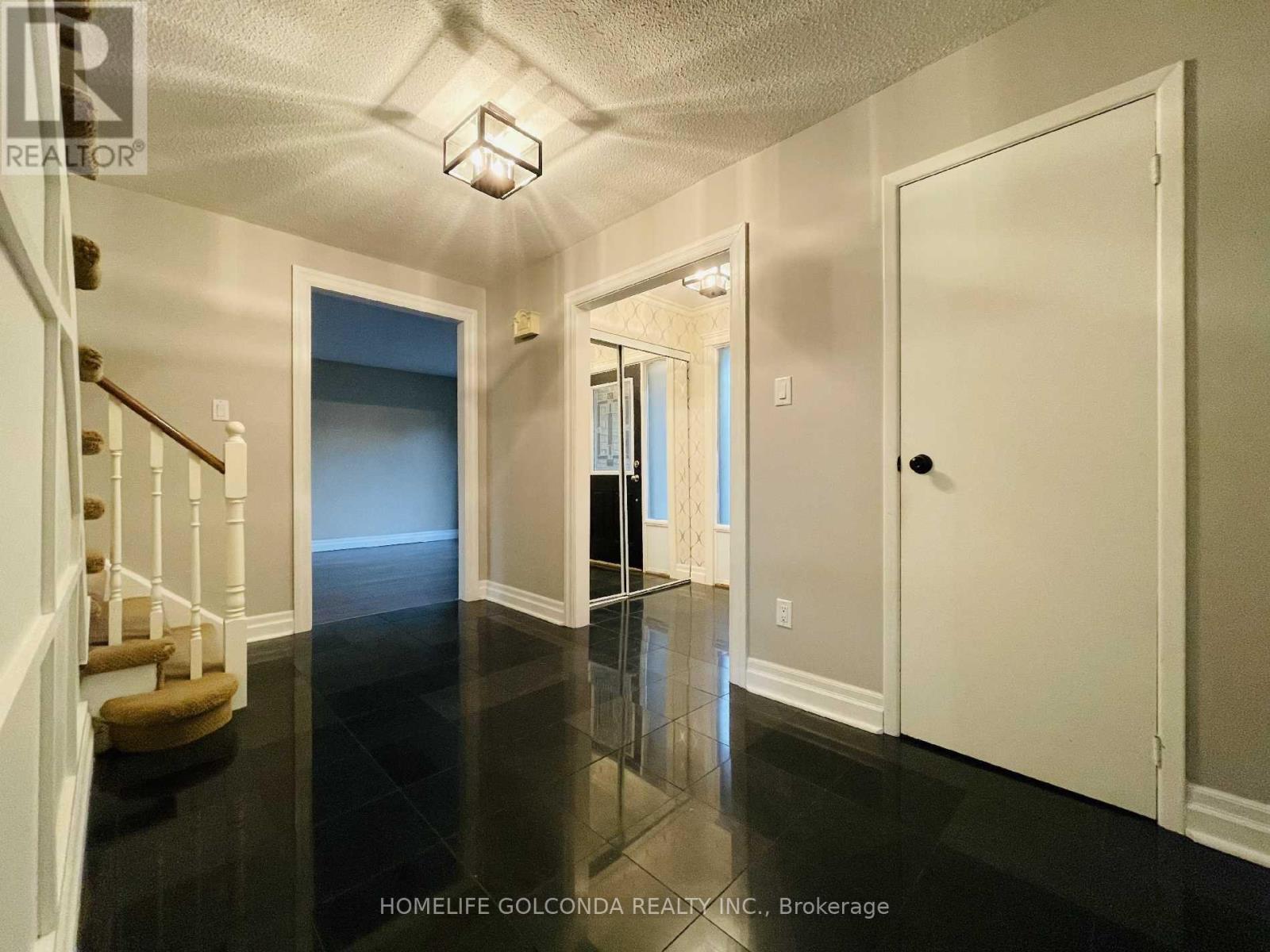 Upper Level - 909 Ferndale Crescent, Newmarket, Ontario  L3Y 6B6 - Photo 2 - N13677036