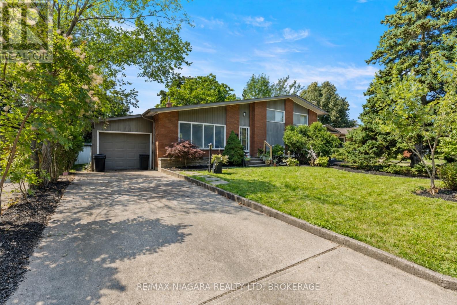 8 Cullen Drive, St. Catharines, Ontario  L2T 3H1 - Photo 2 - X13676938