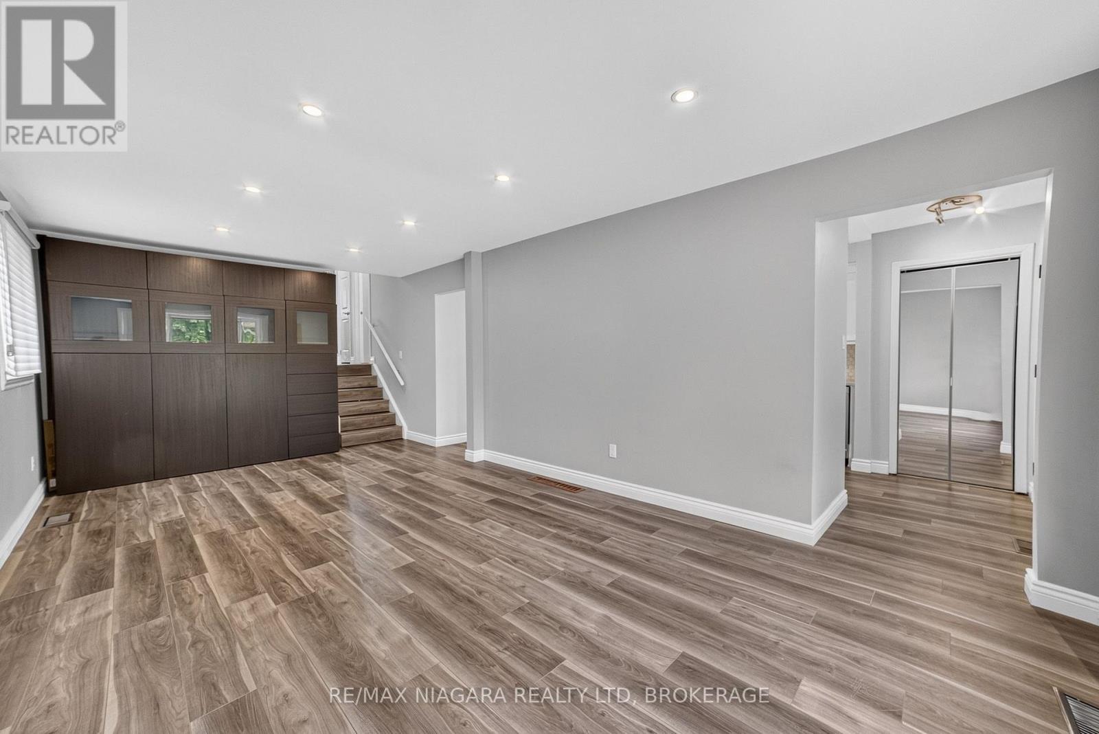 4240 Brookdale Drive, Niagara Falls, Ontario  L2H 2B5 - Photo 12 - X13677090