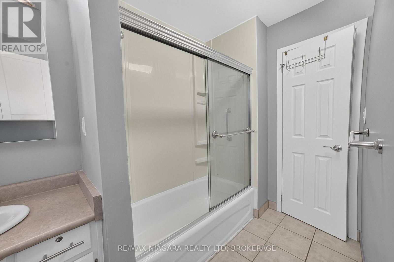 4240 Brookdale Drive, Niagara Falls, Ontario  L2H 2B5 - Photo 16 - X13677090