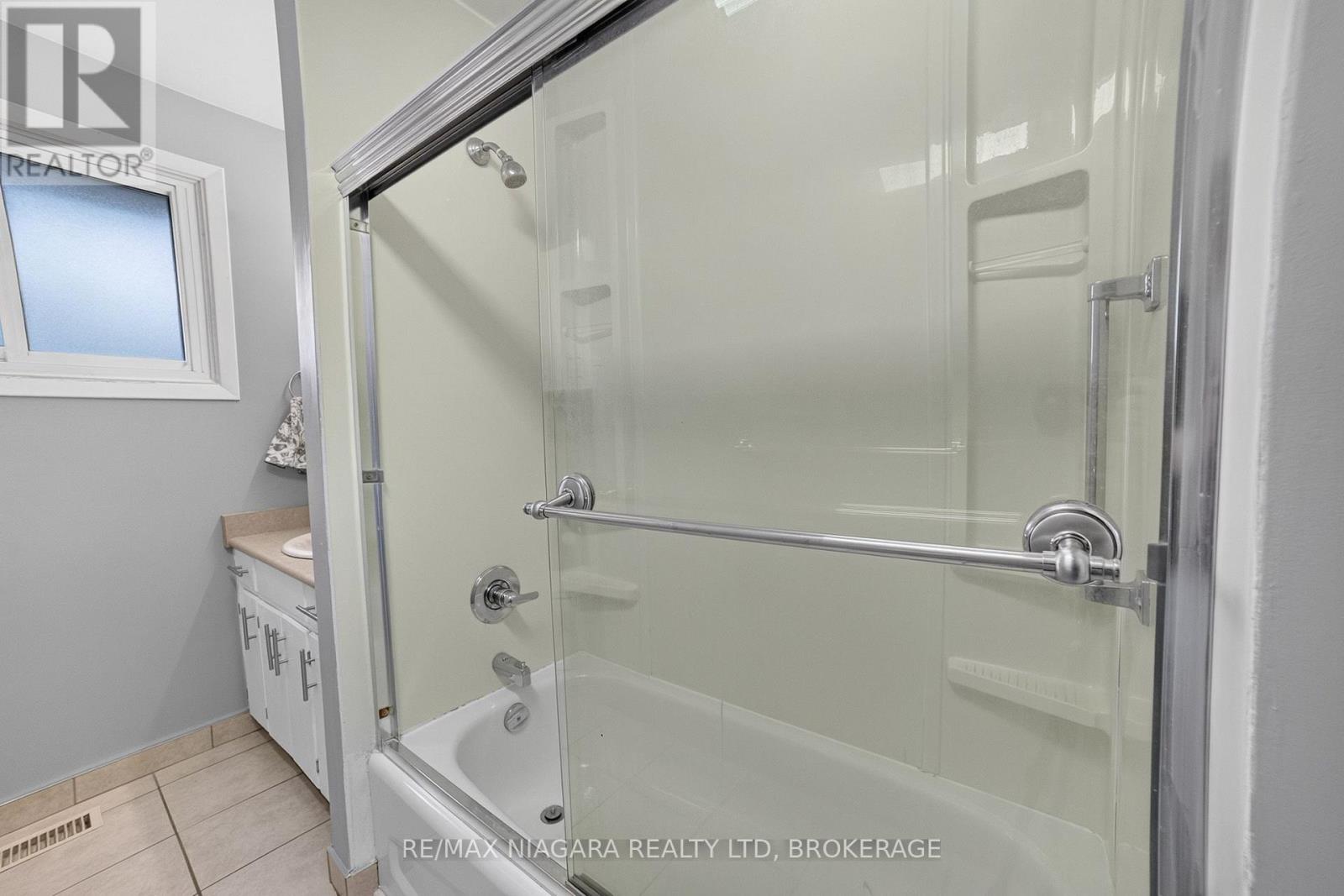 4240 Brookdale Drive, Niagara Falls, Ontario  L2H 2B5 - Photo 17 - X13677090