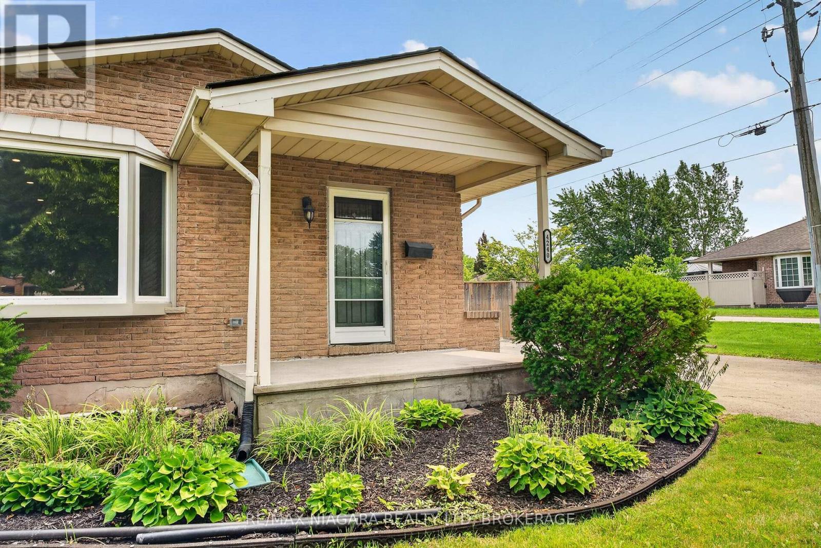 4240 Brookdale Drive, Niagara Falls, Ontario  L2H 2B5 - Photo 2 - X13677090