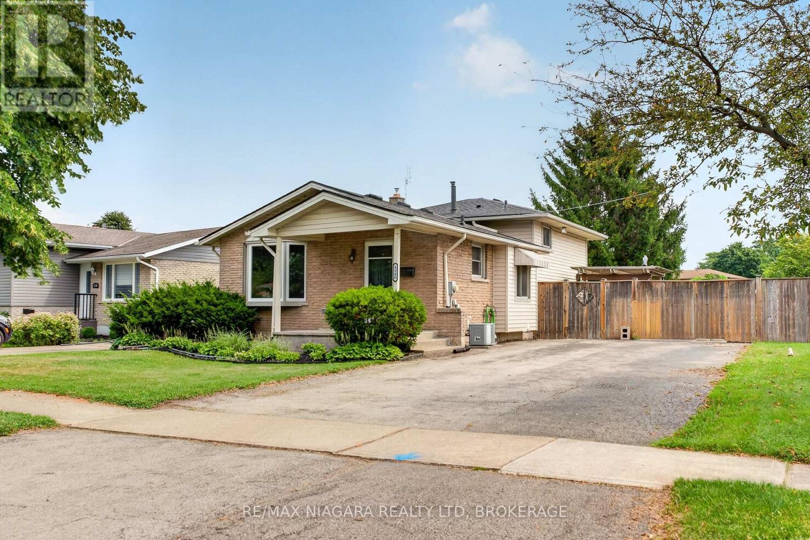 4240 Brookdale Drive, Niagara Falls, Ontario  L2H 2B5 - Photo 3 - X13677090