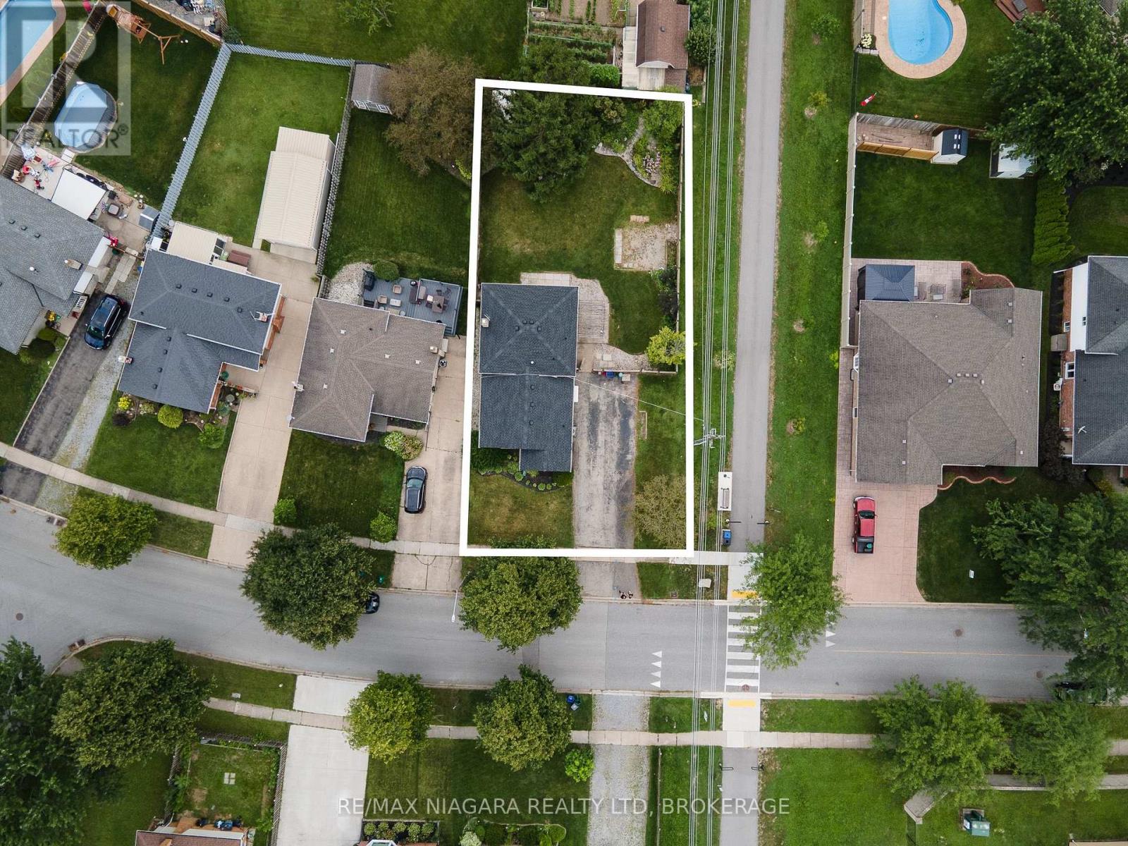 4240 Brookdale Drive, Niagara Falls, Ontario  L2H 2B5 - Photo 4 - X13677090