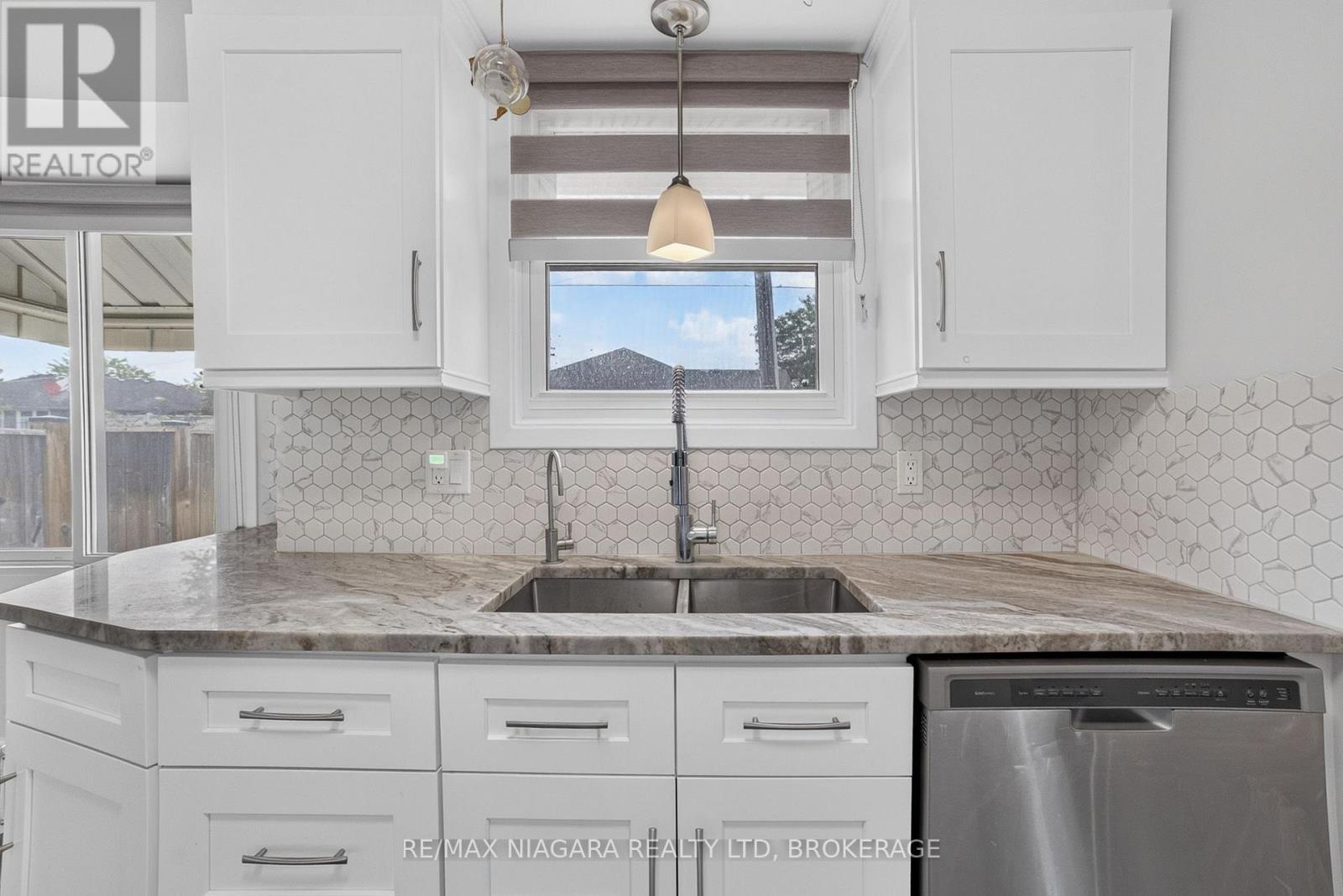 4240 Brookdale Drive, Niagara Falls, Ontario  L2H 2B5 - Photo 9 - X13677090