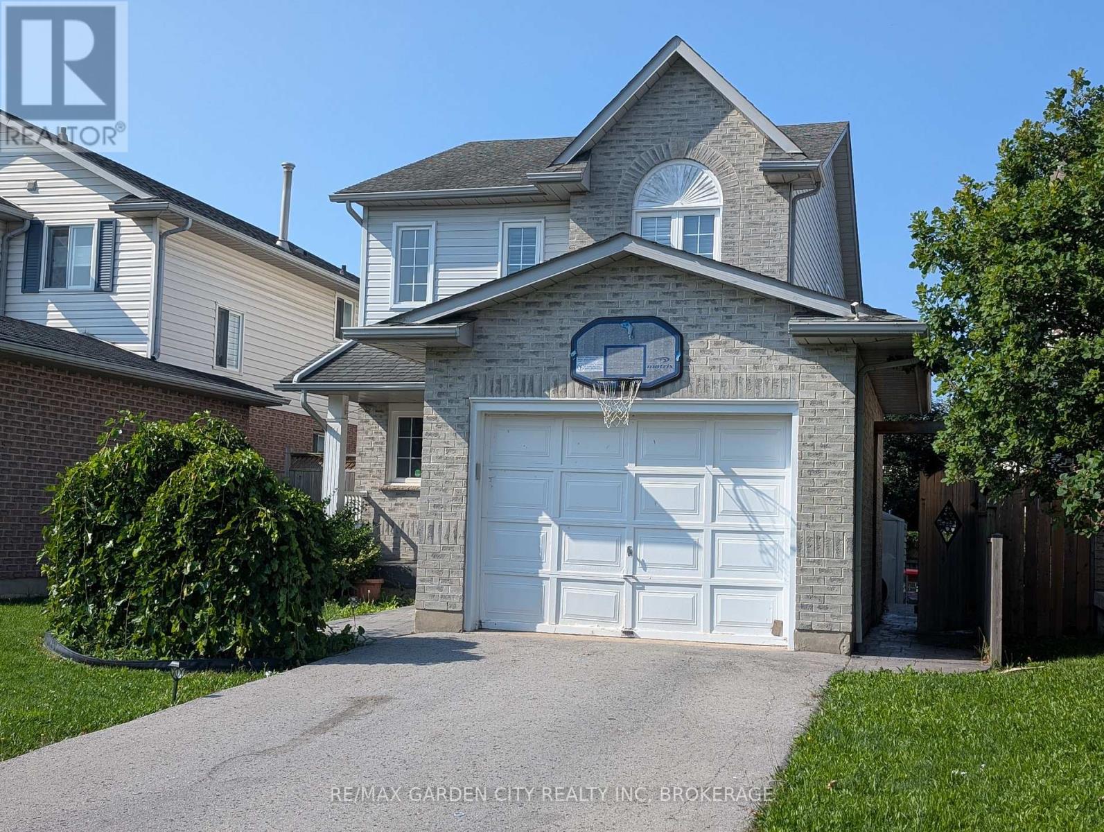 158 Summers Drive, Thorold, Ontario L2V 5A1 - Photo 2 - X13677126