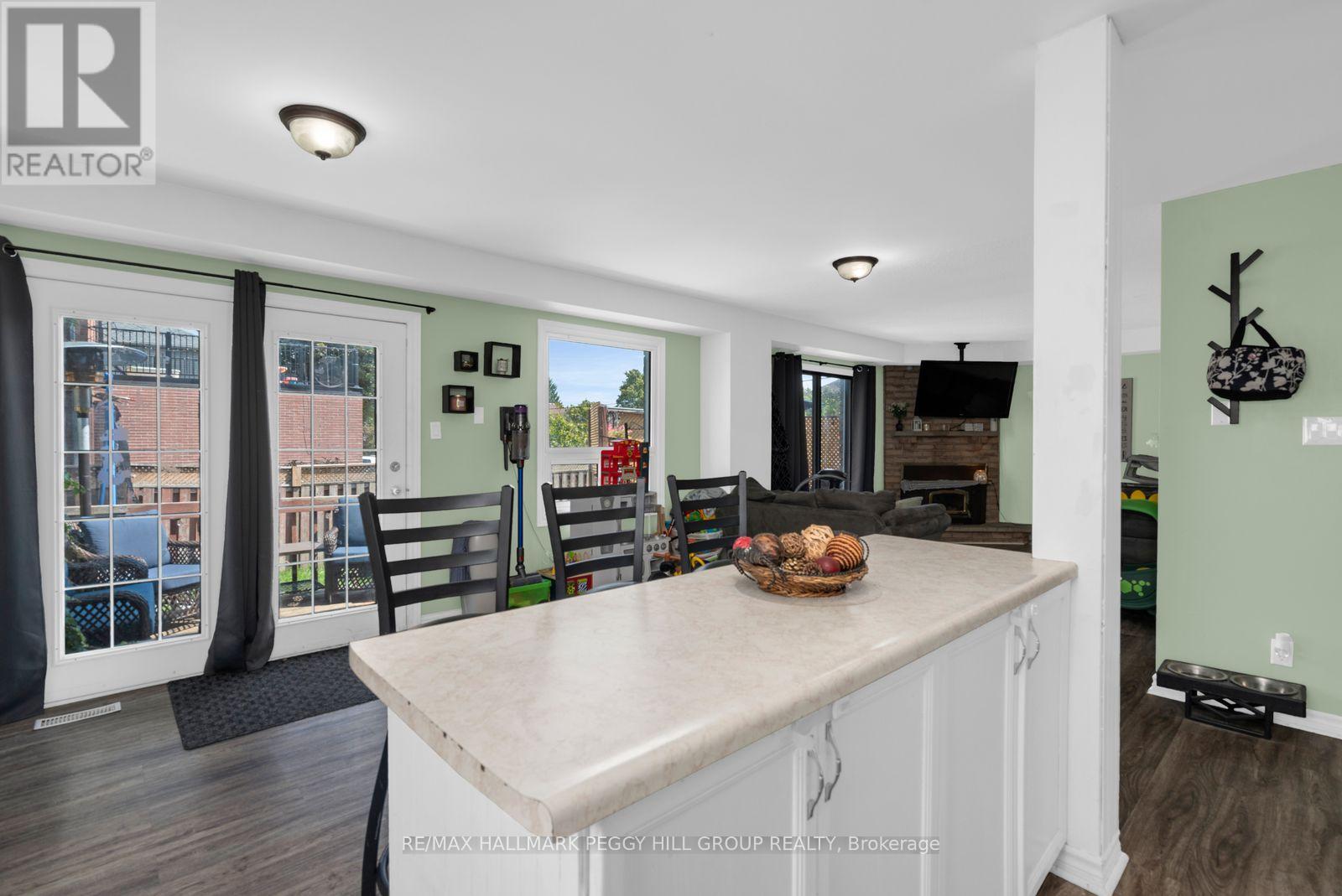 187 Johnson Street, Barrie, Ontario L4M 5Y9 - Photo 2 - S13676920