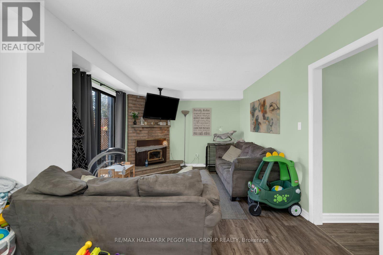 187 Johnson Street, Barrie, Ontario L4M 5Y9 - Photo 4 - S13676920