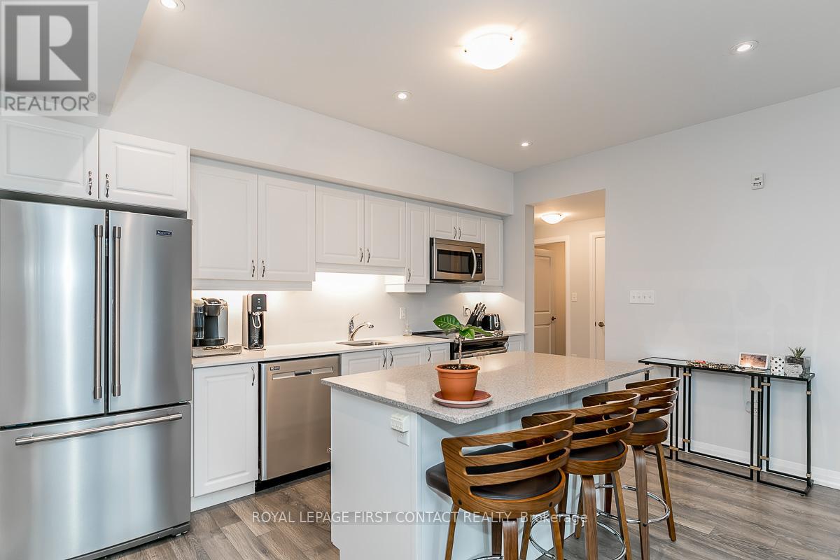 501 - 300 Essa Road, Barrie, Ontario L9J 0B9 - Photo 2 - S13677138
