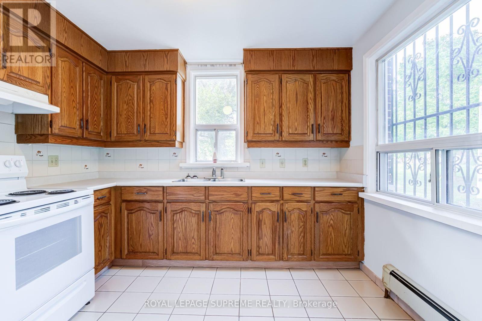 2 - 143 Connolly Street, Toronto, Ontario  M6N 1E8 - Photo 6 - W13676880