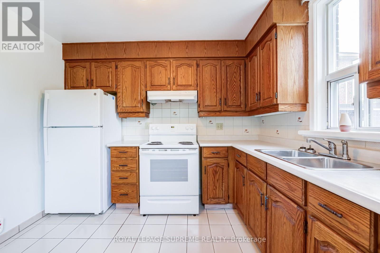 2 - 143 Connolly Street, Toronto, Ontario  M6N 1E8 - Photo 7 - W13676880