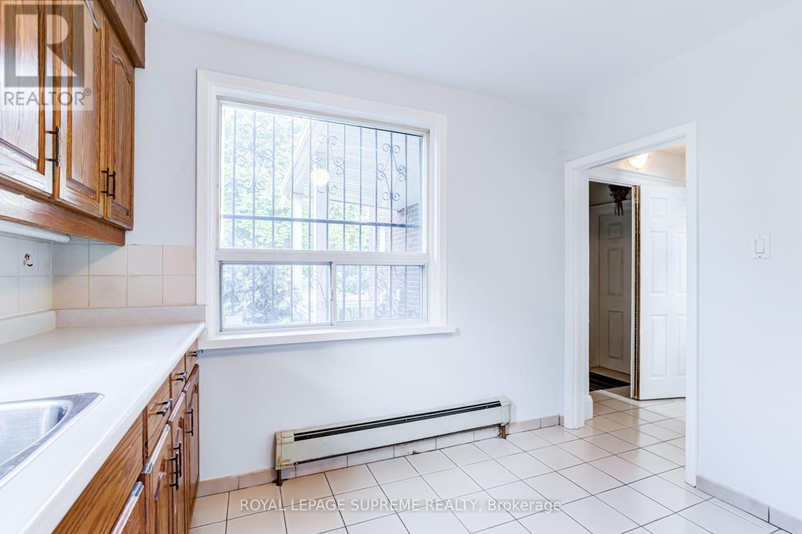 2 - 143 Connolly Street, Toronto, Ontario  M6N 1E8 - Photo 9 - W13676880