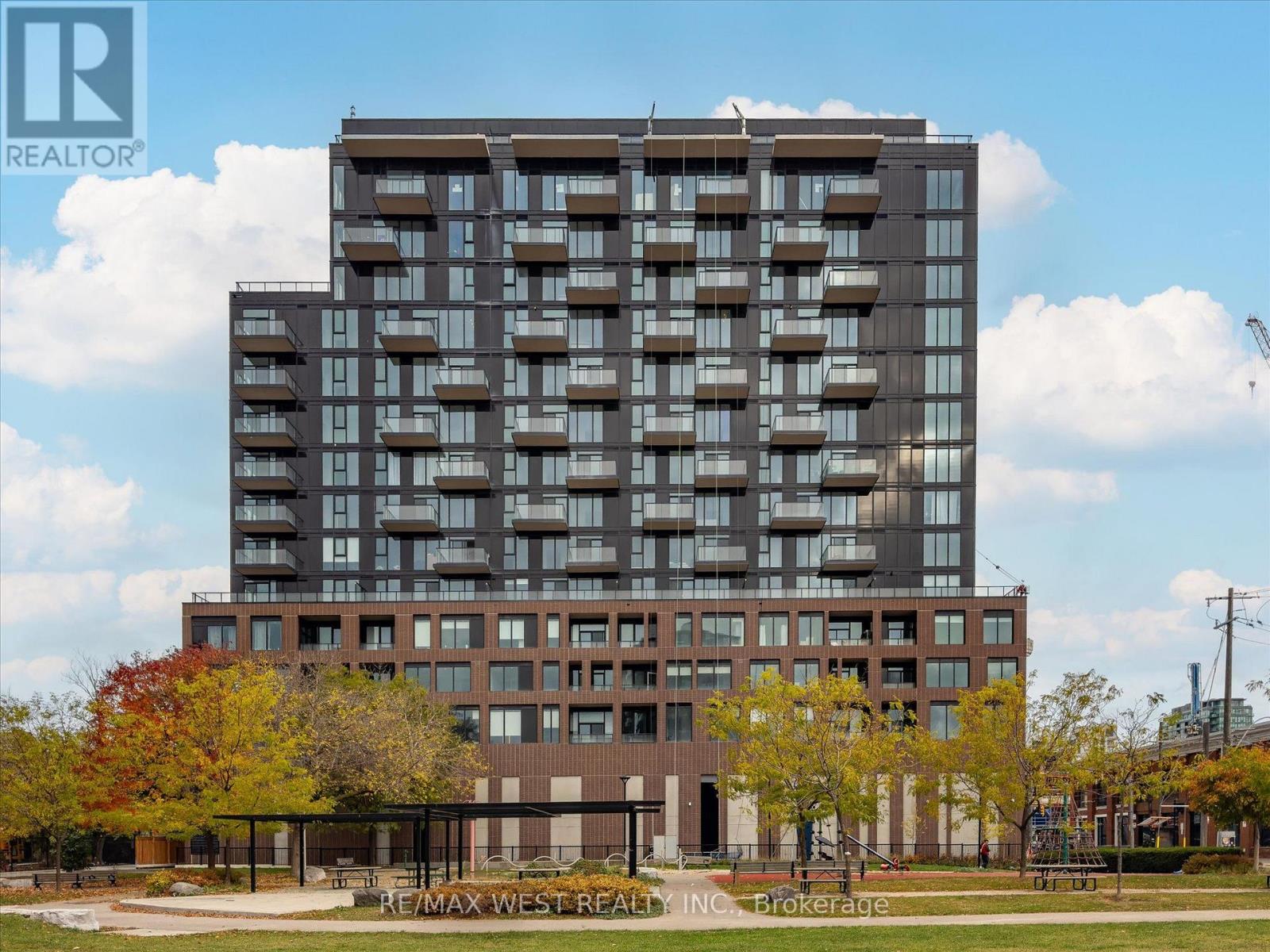 819 - 270 Dufferin Street, Toronto, Ontario M6K 0H8 - Photo 1 - W13677020