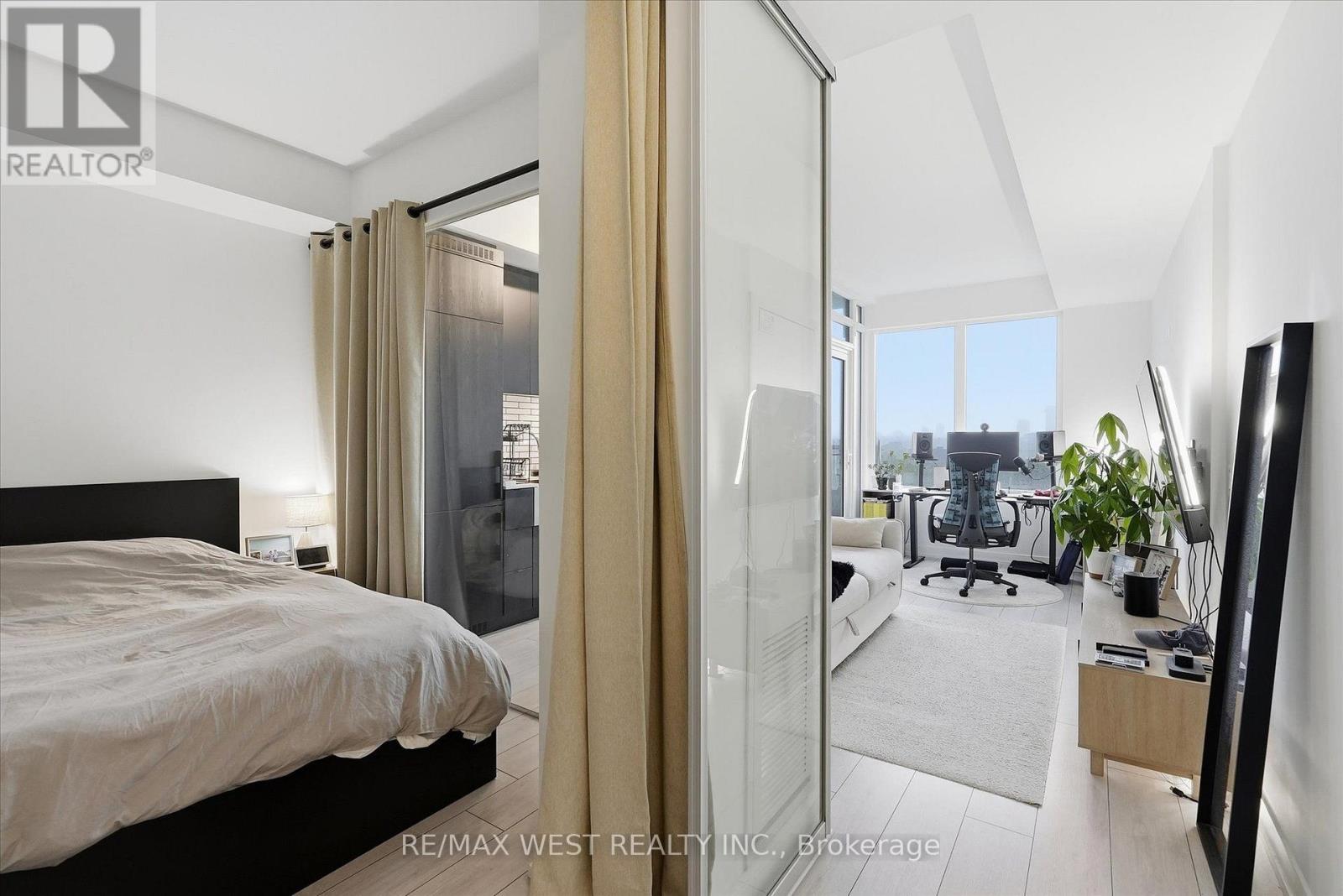 819 - 270 Dufferin Street, Toronto, Ontario M6K 0H8 - Photo 15 - W13677020