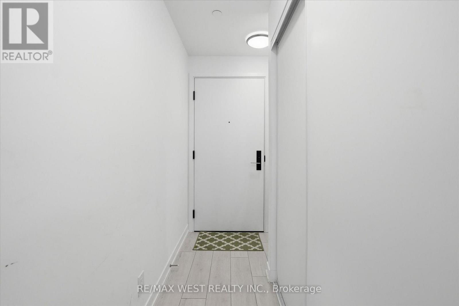 819 - 270 Dufferin Street, Toronto, Ontario M6K 0H8 - Photo 2 - W13677020
