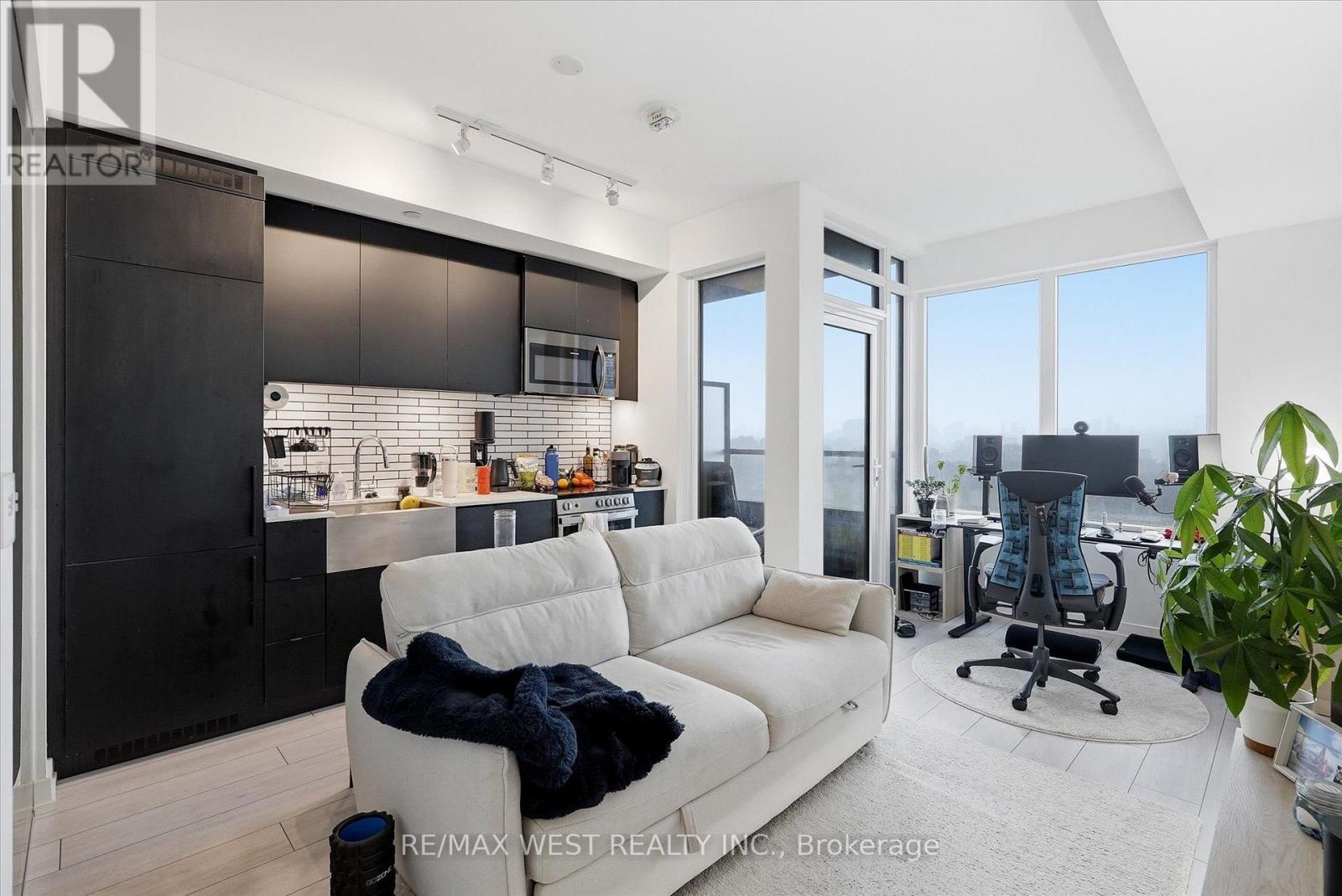 819 - 270 Dufferin Street, Toronto, Ontario M6K 0H8 - Photo 4 - W13677020