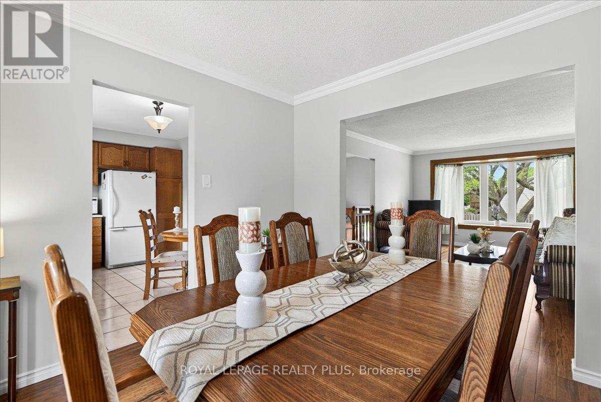 4452 Delaney Drive, Burlington, Ontario  L7L 5J2 - Photo 15 - W13677024