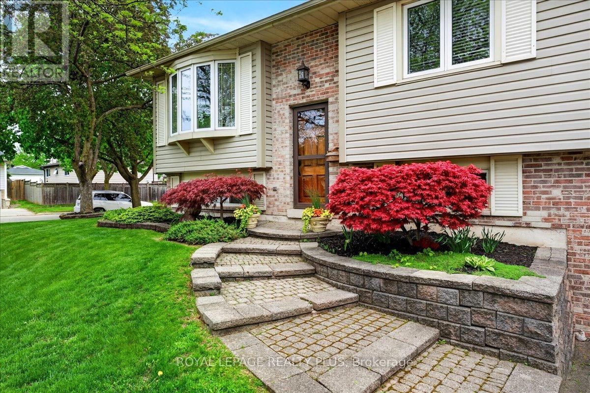4452 Delaney Drive, Burlington, Ontario  L7L 5J2 - Photo 6 - W13677024