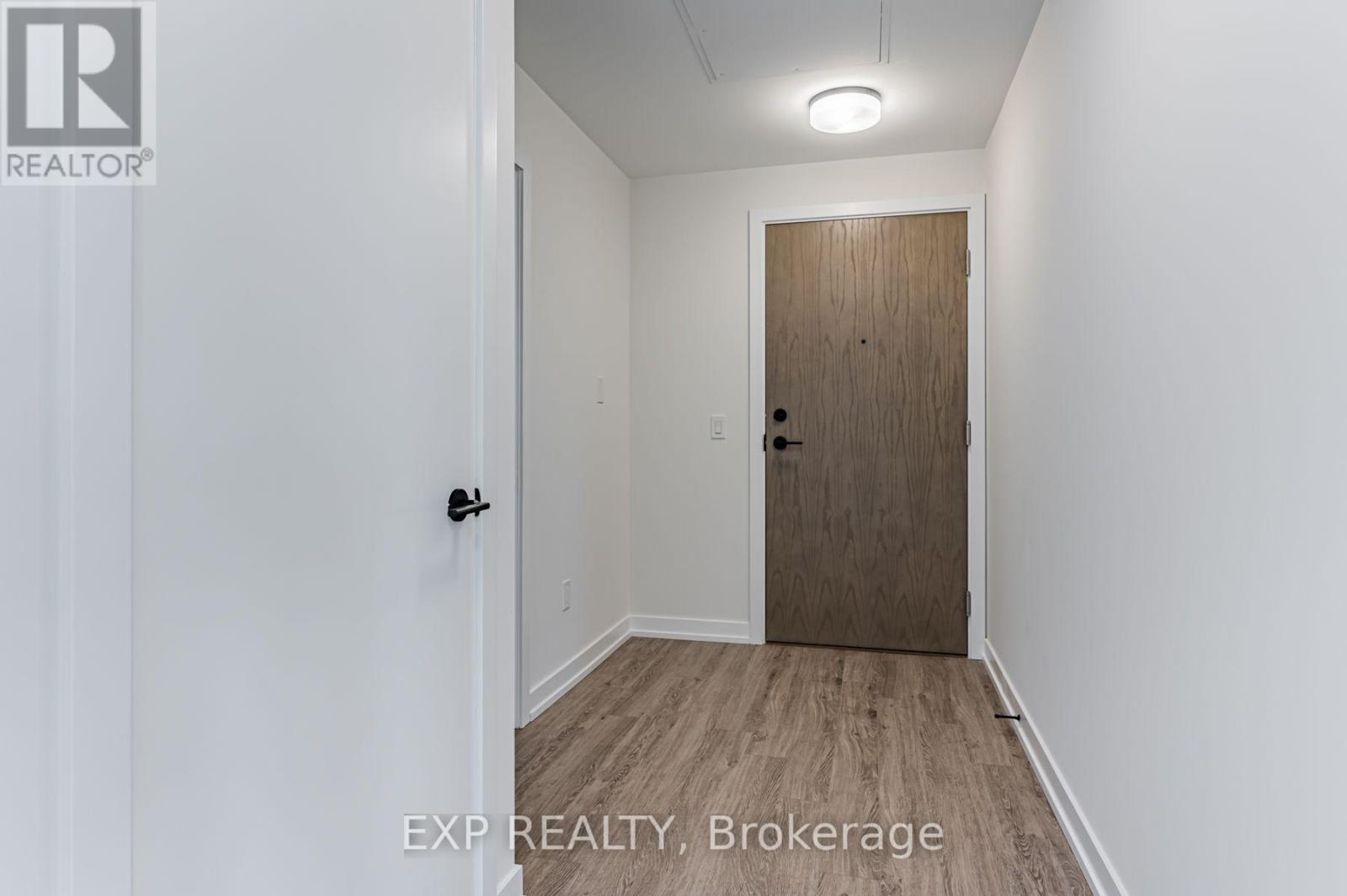 803 - 2300 St Clair Avenue W, Toronto, Ontario  M6N 1K8 - Photo 2 - W13677038