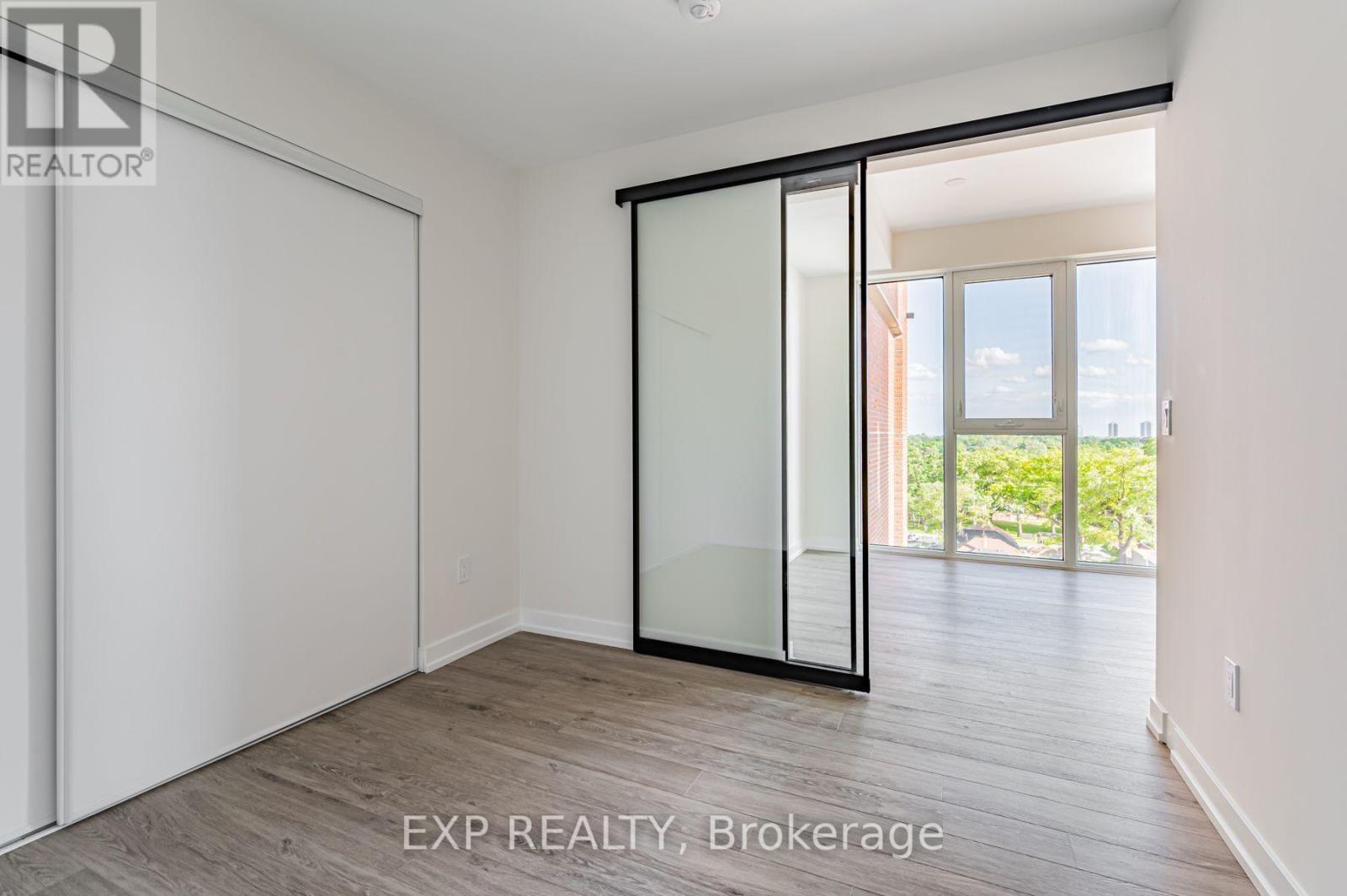 803 - 2300 St Clair Avenue W, Toronto, Ontario  M6N 1K8 - Photo 5 - W13677038