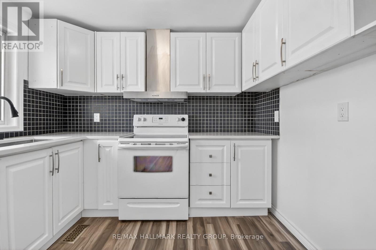 7 - 86 Esterlawn Private, Ottawa, Ontario K2A 4C1 - Photo 10 - X12732180